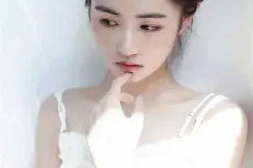 46岁张柏芝现身海南三亚度假被网友偶遇拍下无滤镜照片